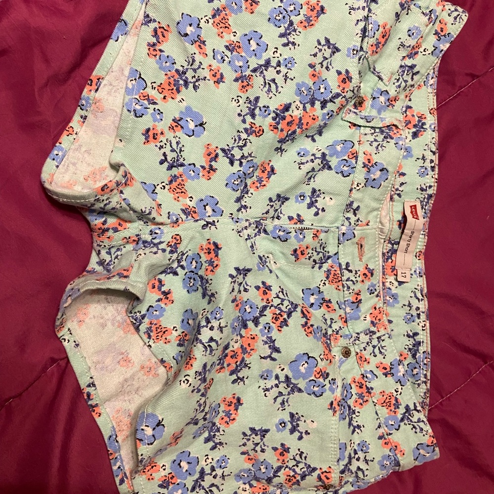 Levi shorty shorts